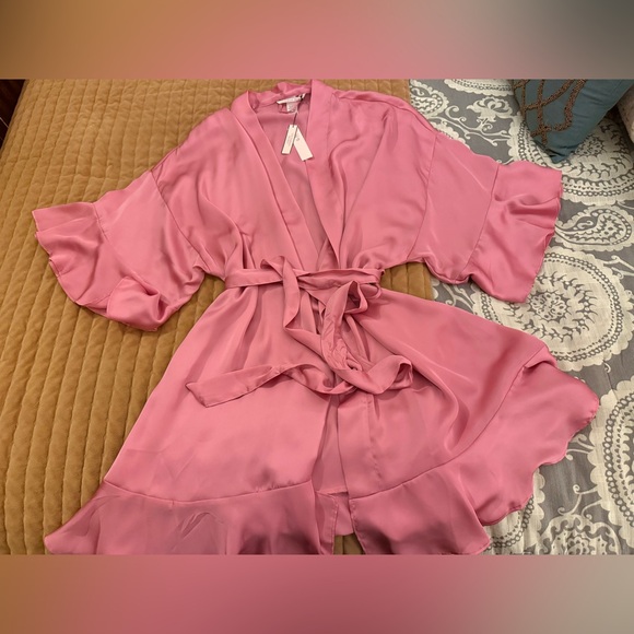 Victoria's Secret Other - Victoria’s Secret Flounce Satin Robe in Dahlia Pink size M/L NWT